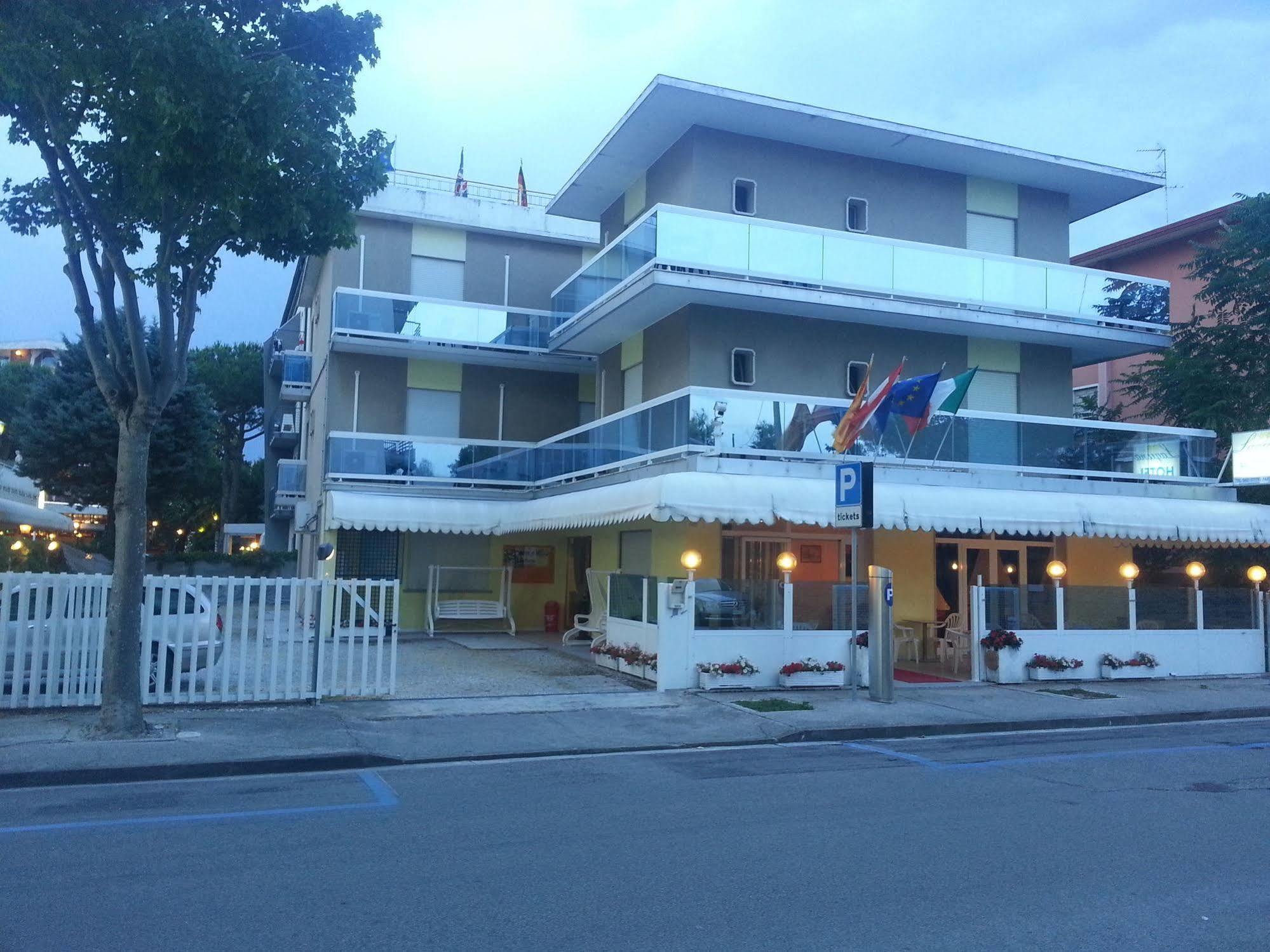 Hotel Laguna Lido di Jesolo Bagian luar foto
